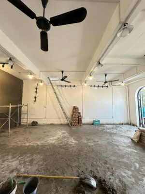 Cán nền chuẩn bị công tác lát sàn gạch bông thay thế sàn gạch đỏ